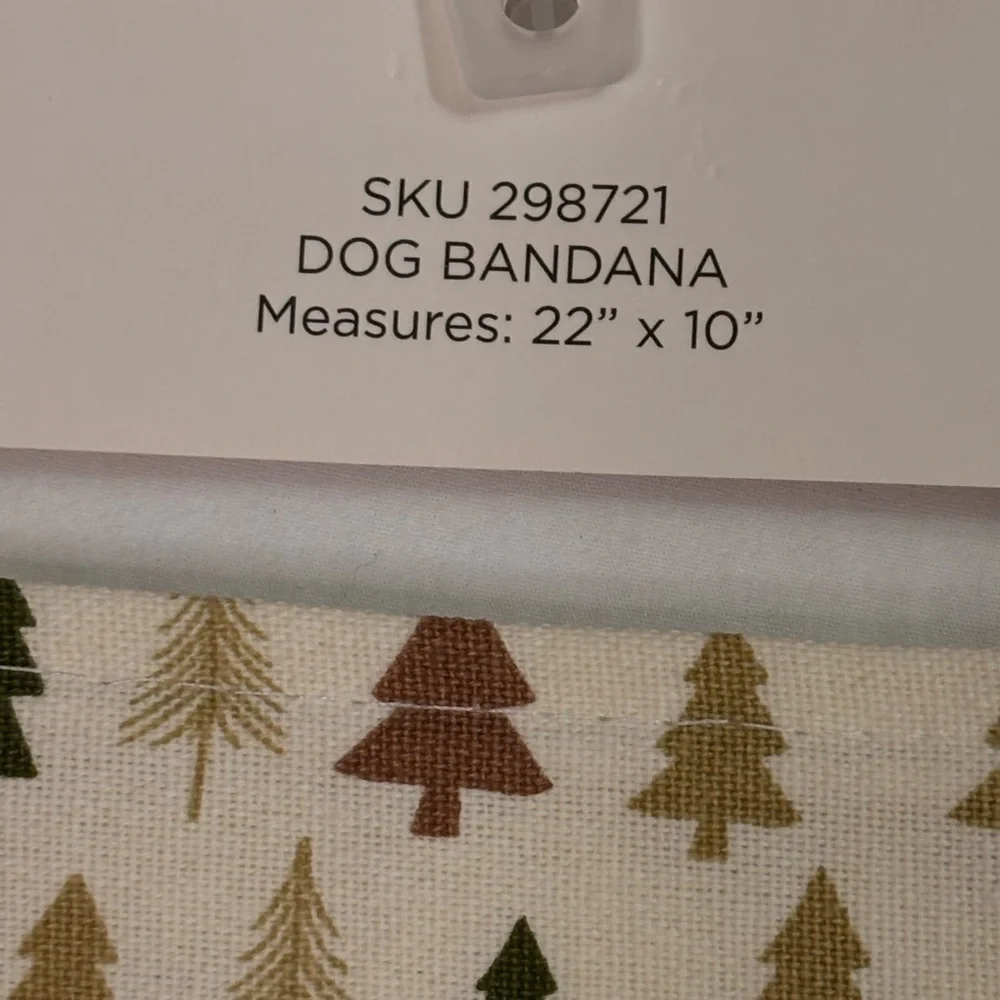 KIRKLAND’S HOME CHRISTMAS COLLECTION Christmas Tree Pattern Pet Bandana 22”x10”